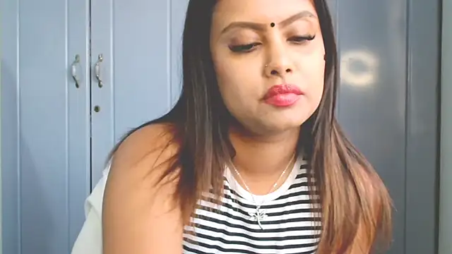 Snapshot of Indian_GlowingMiax chatting on 09.28.25 Indian GlowingMiax online show from 09.28.25