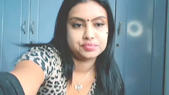 Snapshot of Indian_GlowingMiax chatting on 10.04.25 Indian GlowingMiax online show from 10.04.25