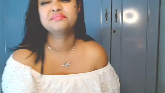 Snapshot of Indian_GlowingMiax chatting on 10.06.25 Indian GlowingMiax online show from 10.06.25