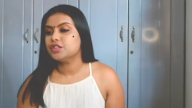 Snapshot of Indian_GlowingMiax chatting on 10.10.25 Indian GlowingMiax online show from 10.10.25
