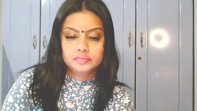 Snapshot of Indian_GlowingMiax chatting on 10.19.25 Indian GlowingMiax online show from 10.19.25