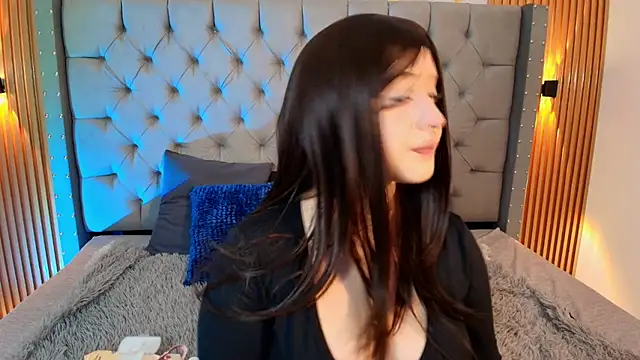 Suxan White  online show from 03.26.26