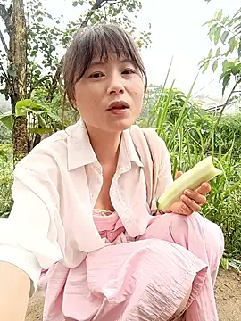 Snapshot of linda_bae00 chatting on 05.19.26 linda bae00 online show from 05.19.26