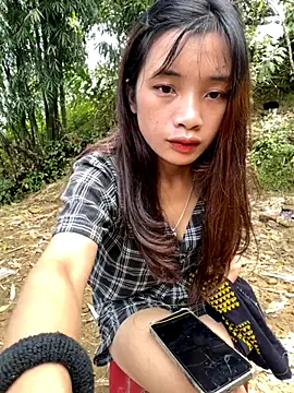 Snapshot of beobeo_2xx chatting on 10.10.25 beobeo 2xx online show from 10.10.25