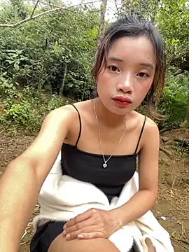 Snapshot of beobeo_2xx chatting on 10.13.25 beobeo 2xx online show from 10.13.25