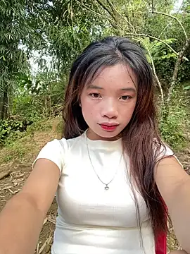 Snapshot of beobeo_2xx chatting on 10.28.25 beobeo 2xx online show from 10.28.25