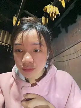 Snapshot of beobeo_2xx chatting on 11.04.25 beobeo 2xx online show from 11.04.25