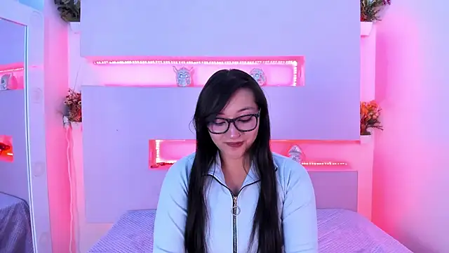 Snapshot of Skye_bluee_ chatting on 10.21.25 Skye bluee  online show from 10.21.25