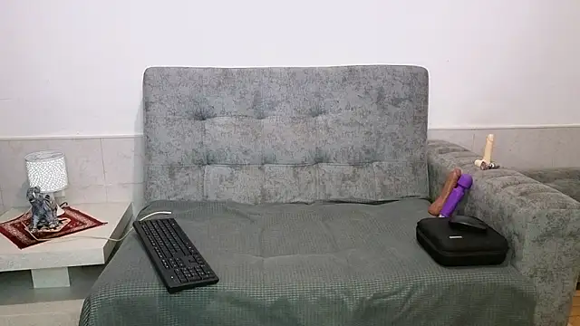 adahira08 online show from 10.22.25