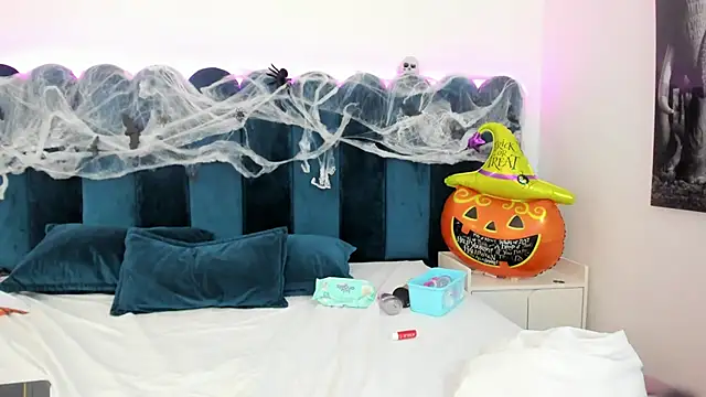 EmilyHanks  online show from 11.01.25