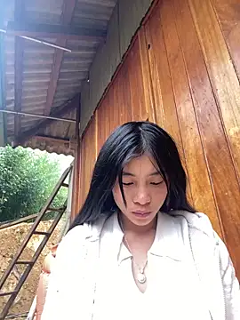 EmLy02 online show from 11.04.25