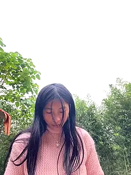 EmLy02 online show from 11.21.25