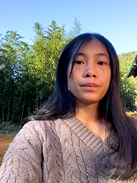 EmLy02 online show from 11.29.25