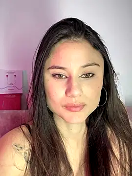 Snapshot of VioletaLorette chatting on 10.21.25 VioletaLorette online show from 10.21.25