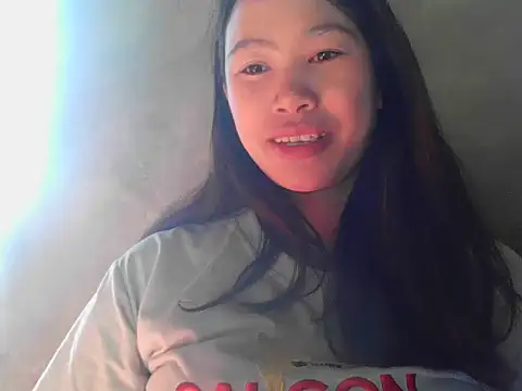 Snapshot of fanchunn chatting on 12.19.25 fanchunn online show from 12.19.25