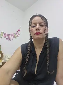 Snapshot of Nina_vallon chatting on 04.29.26 Nina vallon online show from 04.29.26