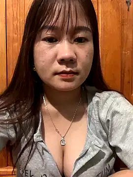 Snapshot of qinejr37 chatting on 10.18.25 qinejr37 online show from 10.18.25