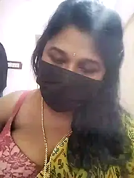 Snapshot of chaitara-reddy chatting on 10.21.25 chaitara-reddy online show from 10.21.25