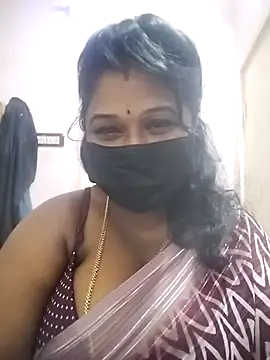 Snapshot of chaitara-reddy chatting on 10.23.25 chaitara-reddy online show from 10.23.25