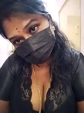 Snapshot of chaitara-reddy chatting on 12.20.25 chaitara-reddy online show from 12.20.25