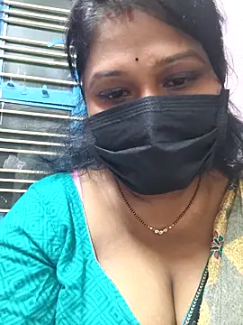 Snapshot of chaitara-reddy chatting on 04.28.26 chaitara-reddy online show from 04.28.26