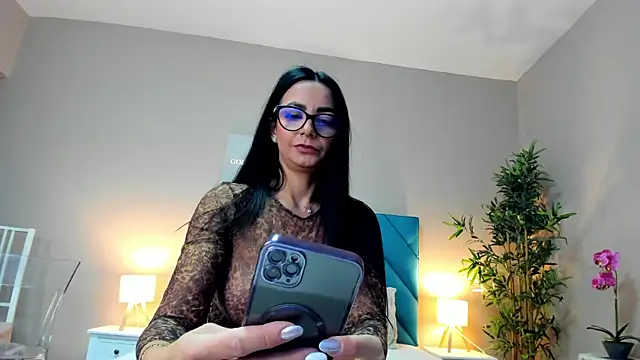 Snapshot of HaileyVice chatting on 09.22.25 HaileyVice online show from 09.22.25