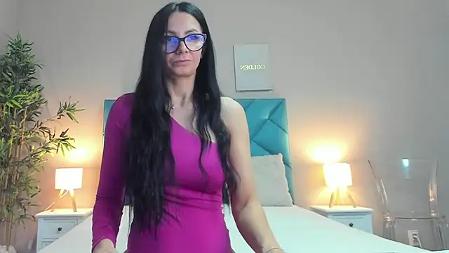 Snapshot of HaileyVice chatting on 10.22.25 HaileyVice online show from 10.22.25