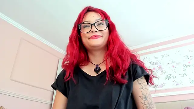 Snapshot of mae_lyra chatting on 05.19.26 mae lyra online show from 05.19.26