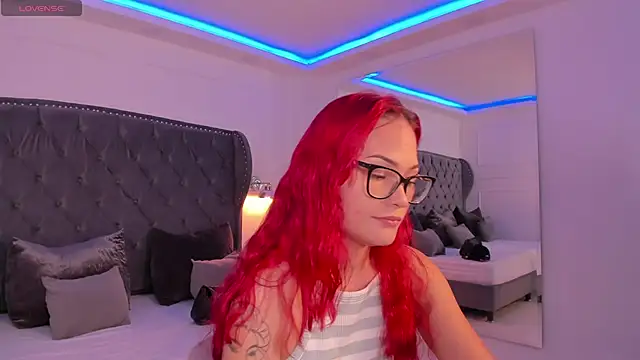 Snapshot of mae_lyra chatting on 07.17.26 mae lyra online show from 07.17.26