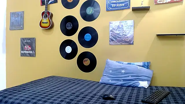 skinnyverus18 online show from 04.08.26