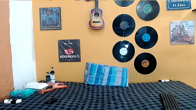 skinnyverus18 online show from 04.16.26