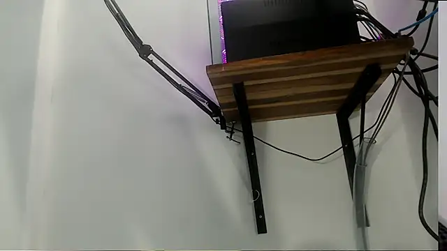 Snapshot of skinnyverus18 chatting on 05.23.26 skinnyverus18 online show from 05.23.26