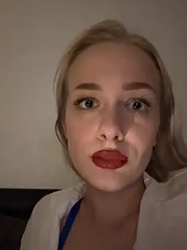 Snapshot of DaryaDoll chatting on 11.21.25 DaryaDoll online show from 11.21.25