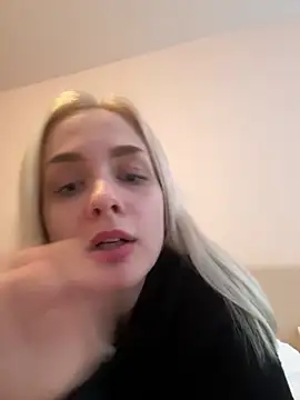 Snapshot of DaryaDoll chatting on 11.30.25 DaryaDoll online show from 11.30.25