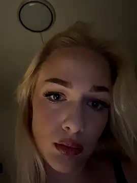 Snapshot of DaryaDoll chatting on 12.17.25 DaryaDoll online show from 12.17.25