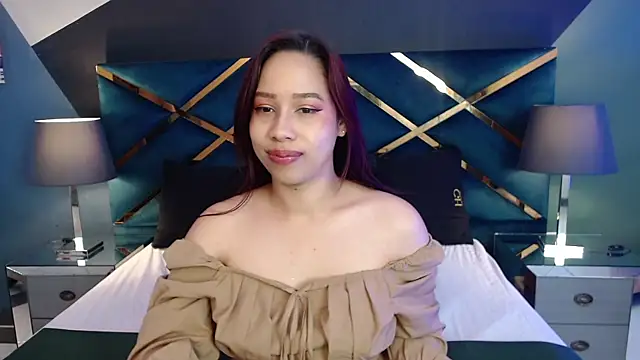 Snapshot of Luciegh_ chatting on 09.17.25 Luciegh online show from 09.17.25