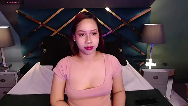 Snapshot of Luciegh_ chatting on 09.26.25 Luciegh online show from 09.26.25