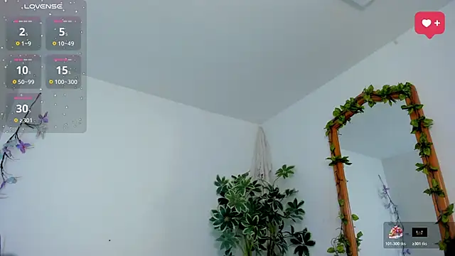 SaraWagner  online show from 11.12.25