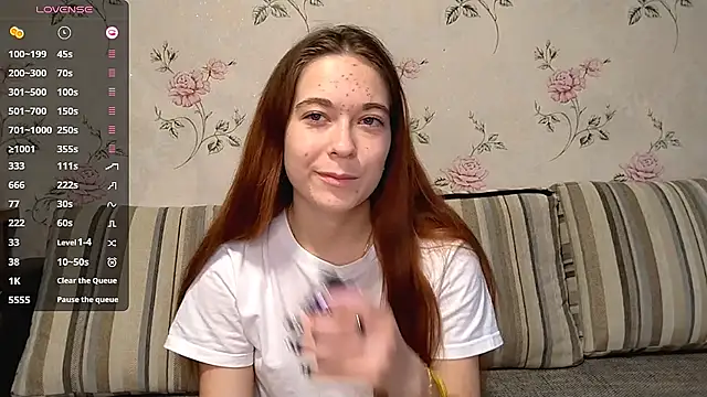 Snapshot of KissKarina chatting on 09.25.25 KissKarina online show from 09.25.25
