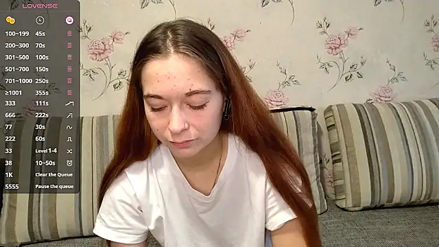 Snapshot of KissKarina chatting on 09.28.25 KissKarina online show from 09.28.25