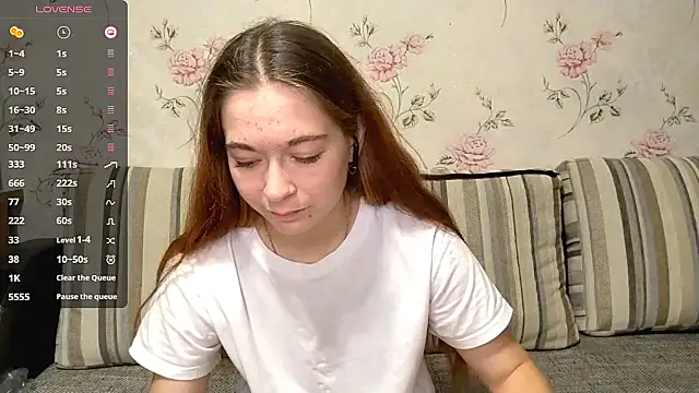 Snapshot of KissKarina chatting on 10.03.25 KissKarina online show from 10.03.25