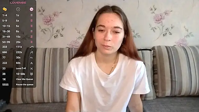 Snapshot of KissKarina chatting on 10.04.25 KissKarina online show from 10.04.25