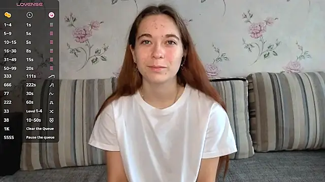 Snapshot of KissKarina chatting on 10.05.25 KissKarina online show from 10.05.25