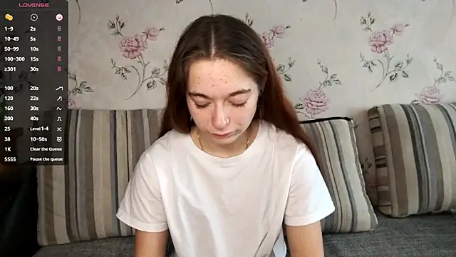 Snapshot of KissKarina chatting on 10.08.25 KissKarina online show from 10.08.25
