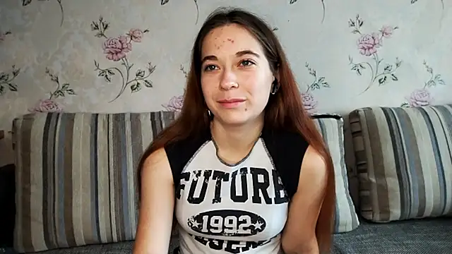 Snapshot of KissKarina chatting on 10.10.25 KissKarina online show from 10.10.25
