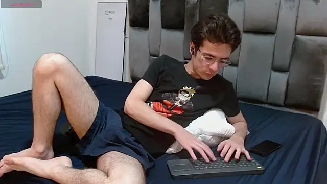 Snapshot of VIKTORNOIR chatting on 09.18.25 VIKTORNOIR online show from 09.18.25