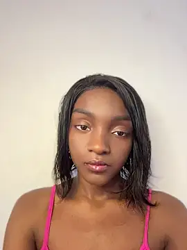 Snapshot of Keirahartz chatting on 04.18.26 Keirahartz online show from 04.18.26