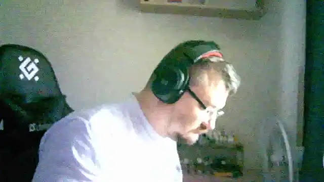 Snapshot of SirAbuser chatting on 09.17.25 SirAbuser online show from 09.17.25