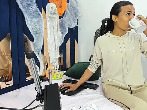 Aisha hotts777 online show from 10.30.25