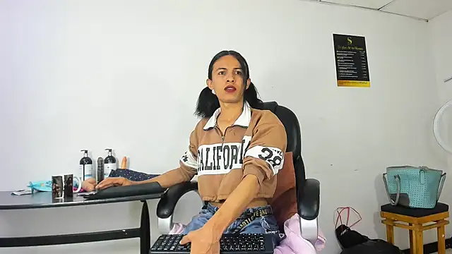 Aisha hotts777 online show from 11.27.25